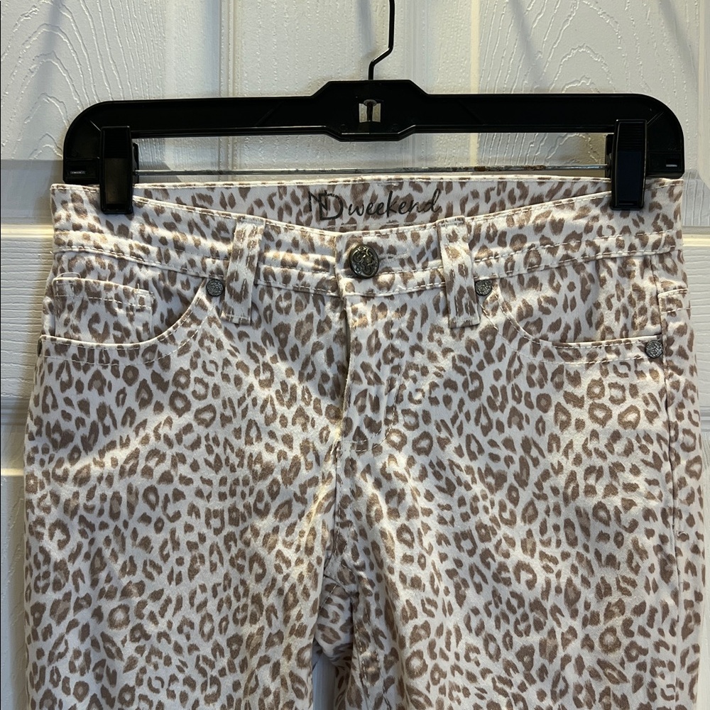 Chic Leopard Print Pants - Picture 2 of 9